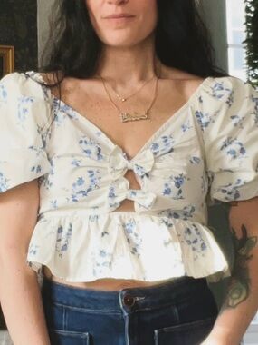 Floral Puff-Sleeve Tie-Front Women's Top - White with Blue Floral